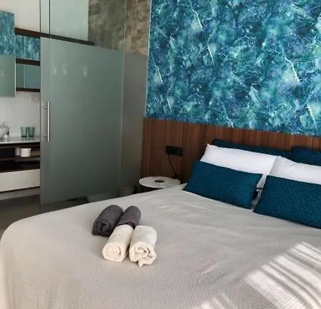 Avenue Apartment *